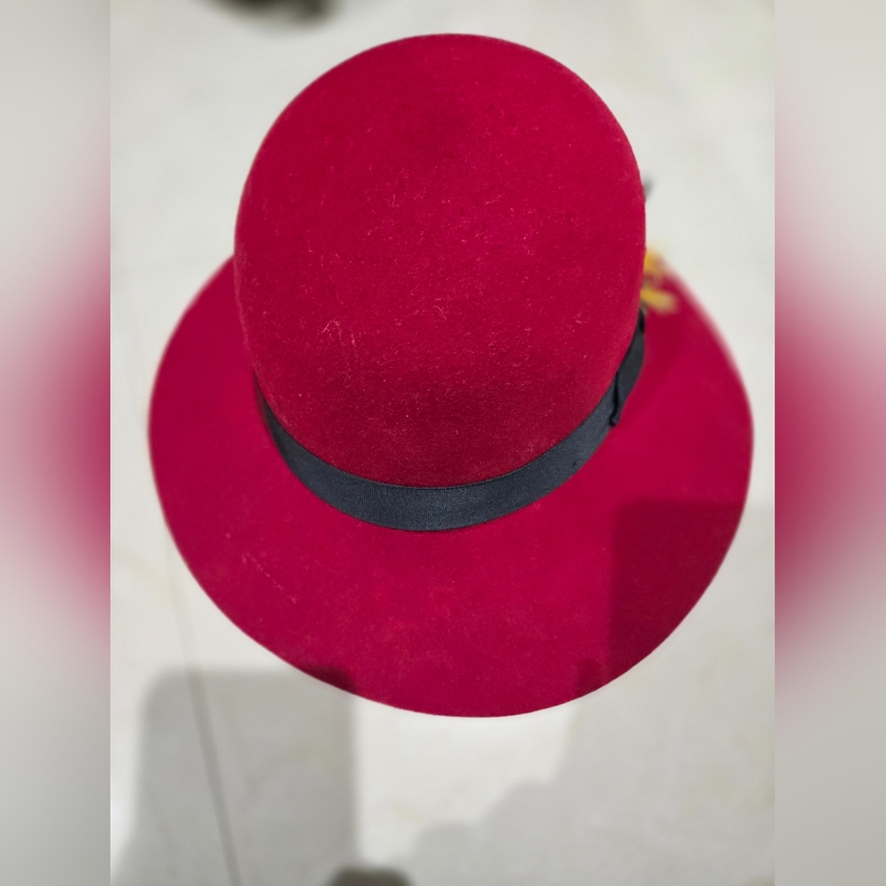 City Hats Medium Red